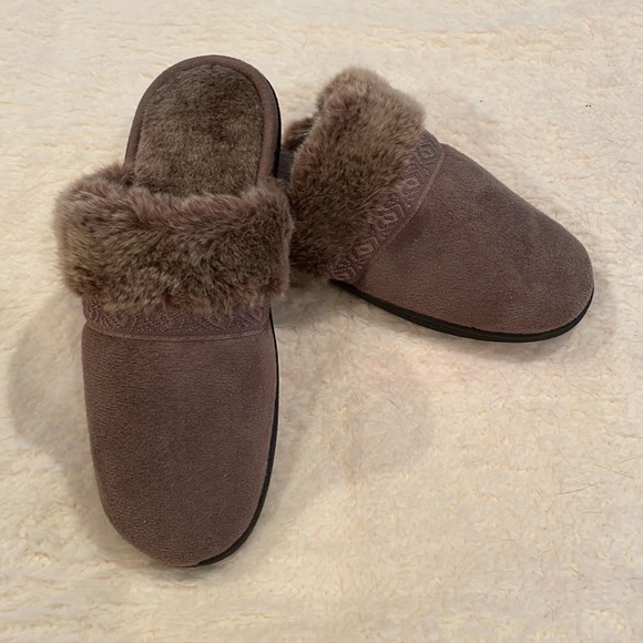 Isotoner Slippers Faux Fur Slip On Slippers Size 7.5-8 - Picture 7 of 9